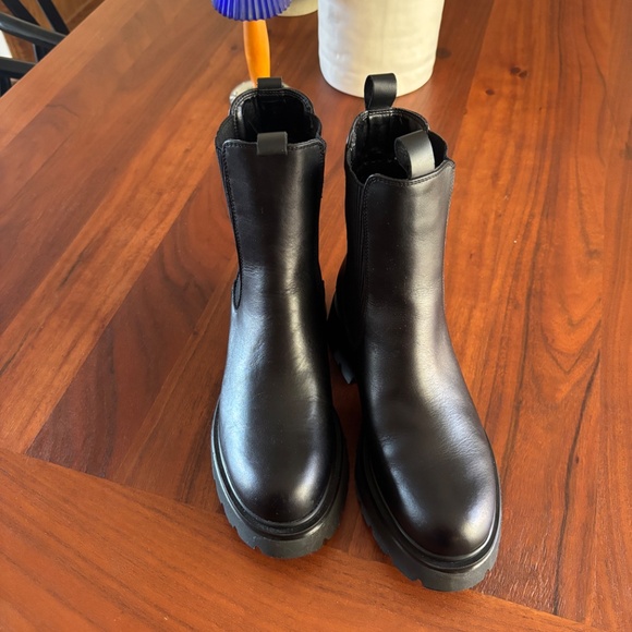 Women’s leather Chelsea boots - Picture 2 of 5